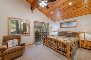 3 bedrooms, desk, iron/ironing board, travel crib - Wolf's Lair by AvantStay | Private Hot Tub, Access to Northstar Resort Community (Truckee)