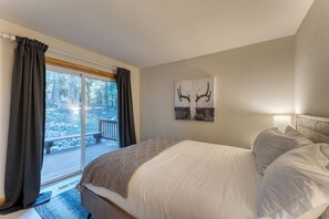 4 bedrooms, iron/ironing board, travel crib, free WiFi