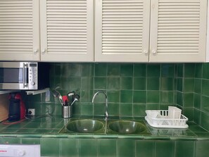 Refrigerador, microondas, horno y lavavajillas