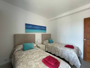 3 chambres, fer et planche à repasser, Wi-Fi gratuit, draps fournis