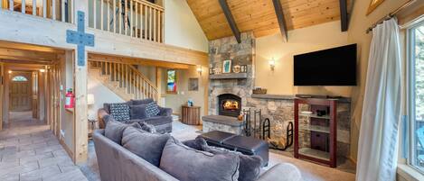 Smart TV, fireplace