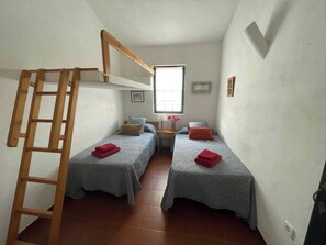 2 chambres, fer et planche Ă repasser, Wi-Fi gratuit, draps fournis