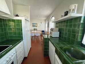 Refrigerador, microondas, horno y lavavajillas