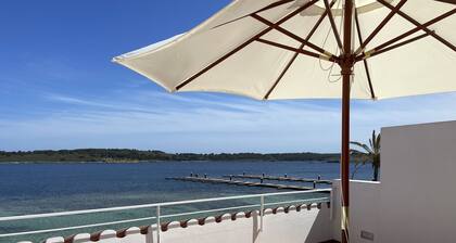 Beautiful apartment in very front of the sea