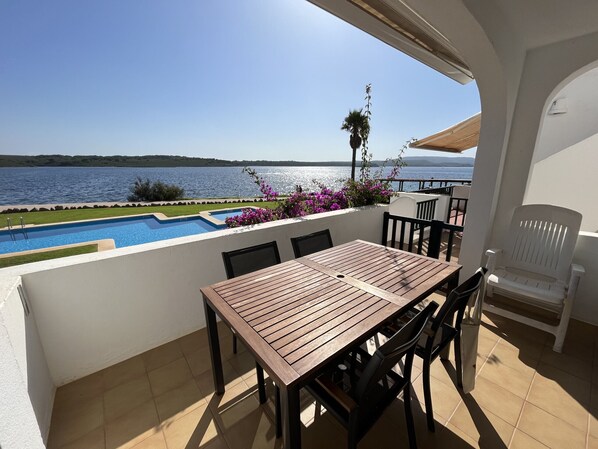 تناول الطعام بالخارج