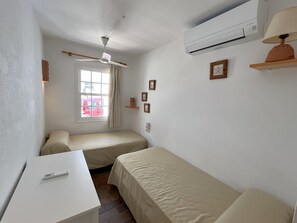 2 quartos, ferros/tábuas de passar roupa, Wi-Fi de cortesia
