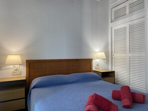 2 habitaciones, tabla de planchar con plancha y wifi gratis 