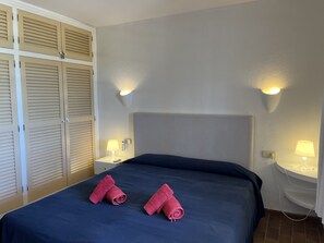 1 dormitorio, tabla de planchar con plancha, wifi gratis y ropa de cama