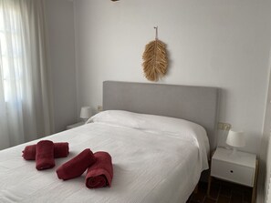 2 bedrooms, iron/ironing board, free WiFi, bed sheets