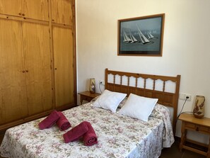 3 bedrooms, iron/ironing board, free WiFi, bed sheets