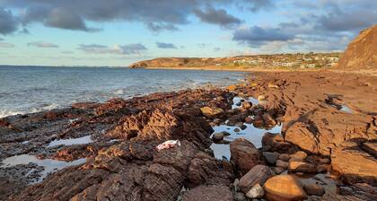 "Sea to See" Apartment - Hallett Cove Beach
Prime Location, Ocean Views