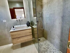 Bathtub, hair dryer, towels