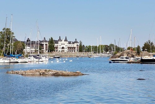 Villa idyll on Solsidan with award-winning park-like garden and lake views!