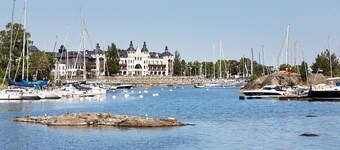 Villa idyll on Solsidan with award-winning park-like garden and lake views!