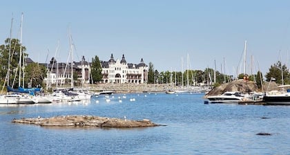 Villa idyll on Solsidan with award-winning park-like garden and lake views!