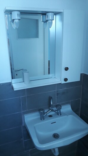 Apartment | Bathroom