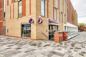Exterior - Premier Inn Banbury Town Centre - Castle Quay (Banbury)