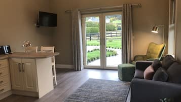Cabin | Living room | 30-inch TV with cable channels