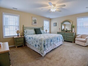 4 bedrooms, desk, iron/ironing board, free WiFi