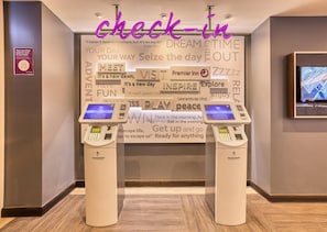 Reception - Premier Inn London Tooting (London)