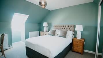 Kings Cottage | Blackout drapes, iron/ironing board, WiFi (free), bed sheets