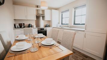 Bow Cottage | Private kitchen | Full-size fridge, microwave, oven, stovetop