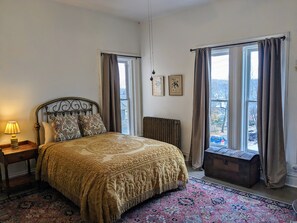 4 habitaciones, escritorio, tabla de planchar con plancha y wifi gratis 
