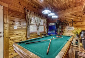 A pool table in a wooden room with a sign reading 'Grateful Thankful.' - 2 King Bedroom Cabin with Private Hot Tub, Pool Table & Arcade (SEVIERVILLE)