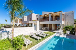 The pool terrace is equipped with sun beds and umbrellas!