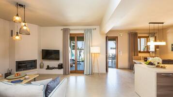 Smart TV, fireplace, video games, table tennis