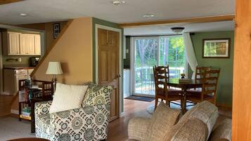 Smart TV, fireplace, DVD player, books