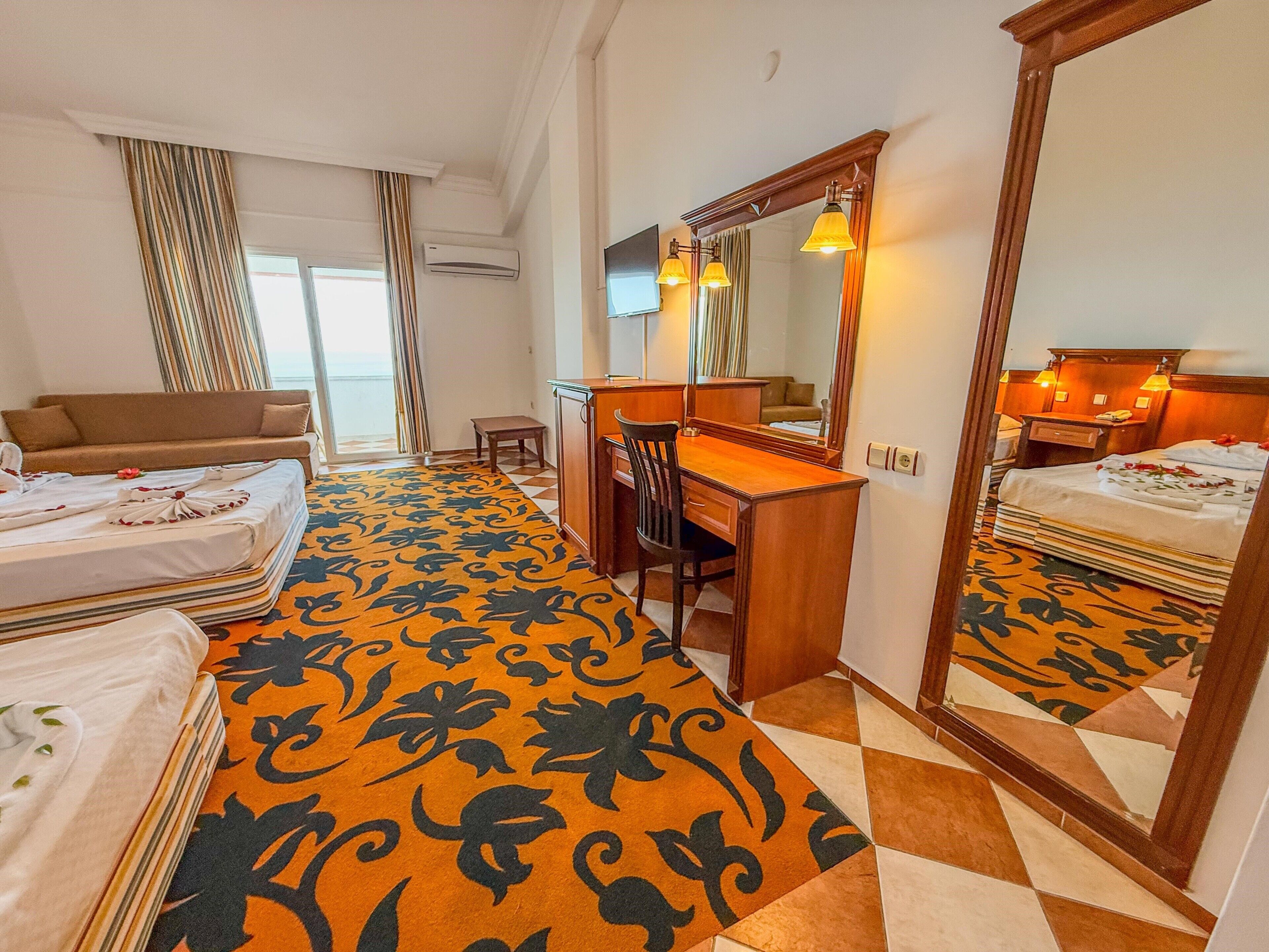 Peralatan tempat tidur premium, bar mini, Wi-fi, cadar katil 