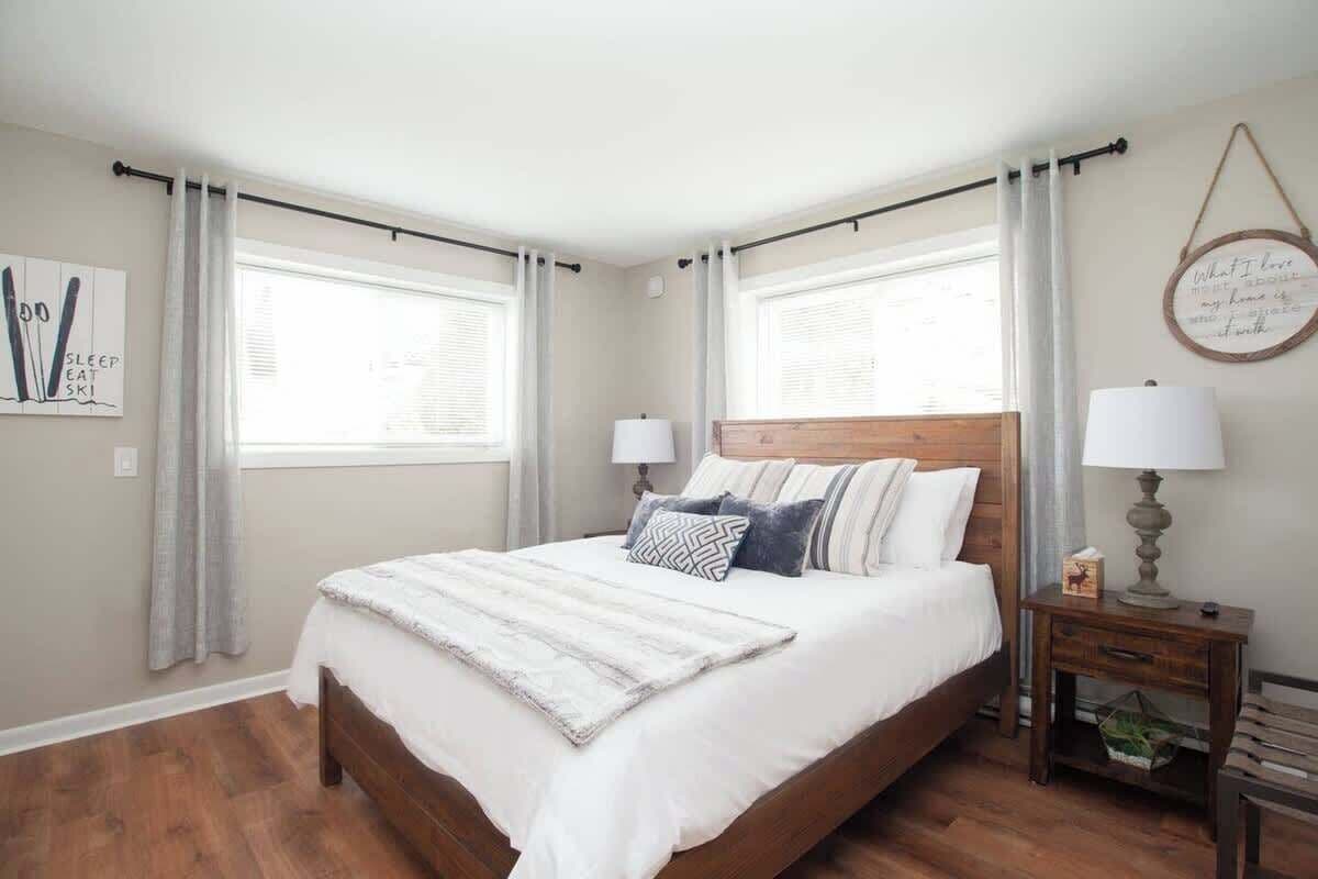 2 bedrooms, desk, iron/ironing board, travel cot