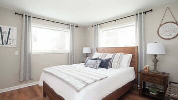 2 bedrooms, desk, iron/ironing board, travel crib