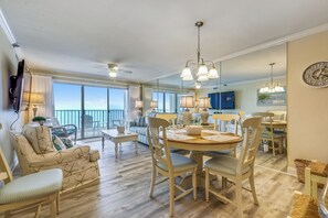 Interior - XPLORIE ACTIVITIES & LINENS INCLUDED*! Beatiful 2BR/den Plaza condo on the oceanfront! (Ocean City)
