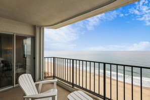 Property grounds - XPLORIE ACTIVITIES & LINENS INCLUDED*! Beatiful 2BR/den Plaza condo on the oceanfront! (Ocean City)