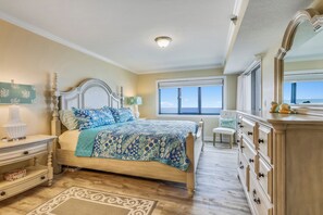 2 bedrooms - XPLORIE ACTIVITIES & LINENS INCLUDED*! Beatiful 2BR/den Plaza condo on the oceanfront! (Ocean City)