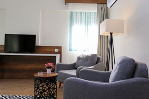 Junior Double Room | Premium bedding, minibar, desk, laptop workspace - Avwan Hotel Cigli (Izmir)
