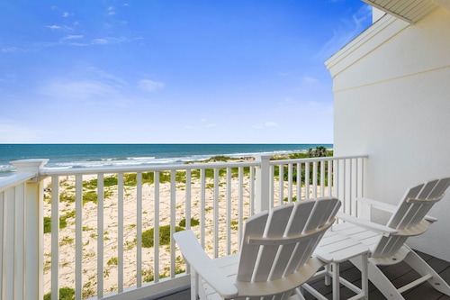 Vitamin Sea Oceanfront Home! Seconds to the surf and sand!