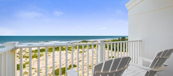 Vitamin Sea Oceanfront Home! Seconds to the surf and sand!