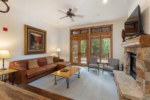 Condo, 2 Bedrooms | Living area