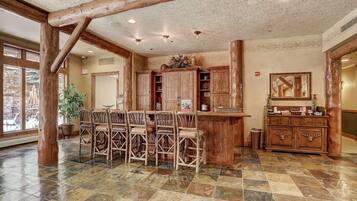 Condo, 2 Bedrooms | Dining