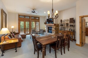 Condo, 2 Bedrooms | Dining