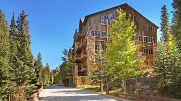 Condo, 2 Bedrooms | Exterior