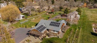 日落鵪鶉四睡房度假屋 by RedAwning  