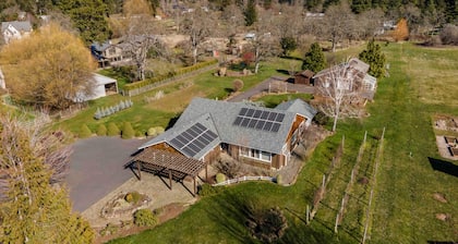 Quail On Sunset 4 Bedroom Home by RedAwning