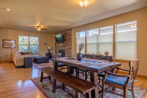 House, 3 Bedrooms | Dining - Redtail 30 Day Minimum 3 Bedroom Home by RedAwning (Hood River)