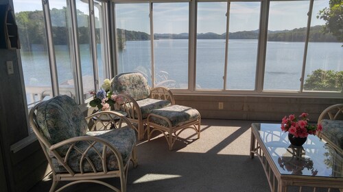 Amazing! Tellico village lake house with dock!