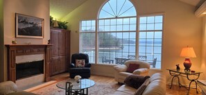 Smart TV, fireplace, DVD player, books