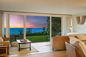 Televisión, libros y videoteca 